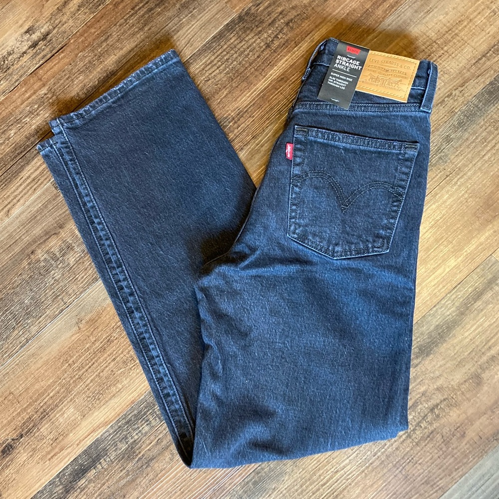 Levi’s Premium Ribcage Straight Ankle Jeans